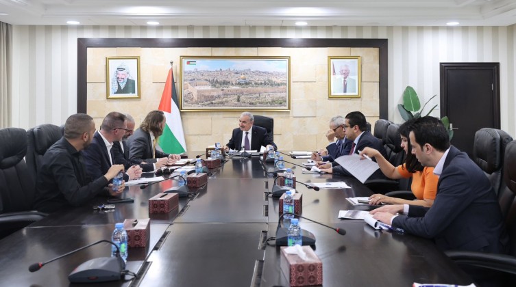 اشتيه يبحث مع "تحالف حماية" تعزيز صمود أبناء الشعب الفلسطيني