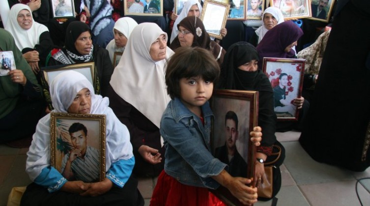 أهالي أسرى غزة يتوجهون لزيارة أبنائهم في "نفحة"