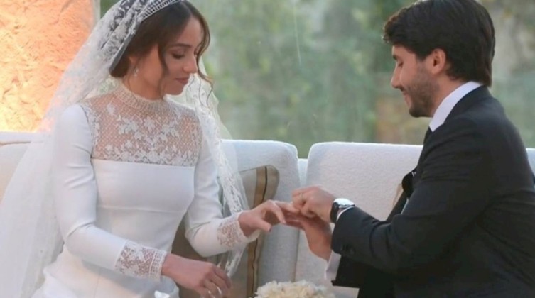 الأميرة إيمان ابنه العاهل الأردني تتزوج شابا يوناني الأصل