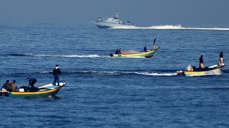الاحتلال يستهدف المزارعين والصيادين شمال وجنوب قطاع غزة
