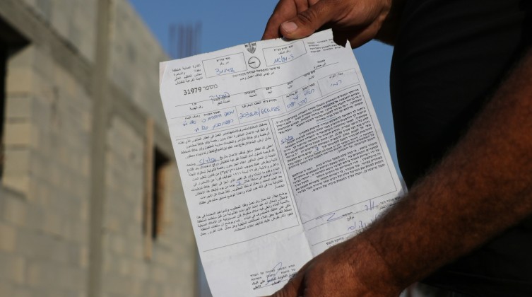 الاحتلال يخطر بهدم مسجد في الخليل