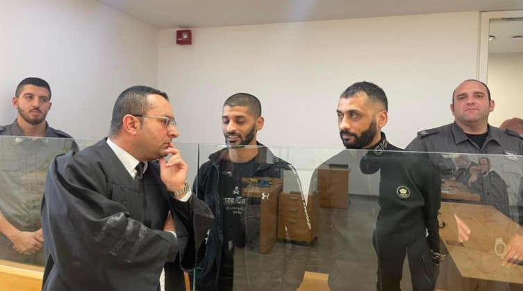 الاحتلال يحكم بالسجن وغرامة مالية على شقيقين من عكا