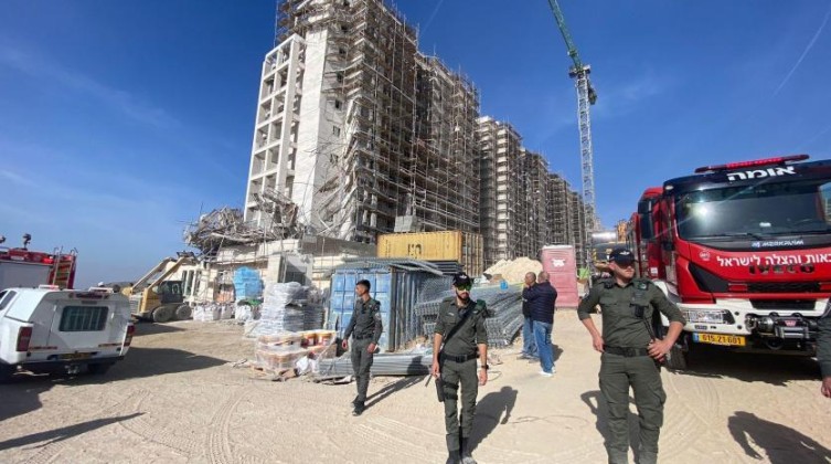 مصرع عاملين وإصابة آخرين بانهيار سقالات بناء في إسرائيل