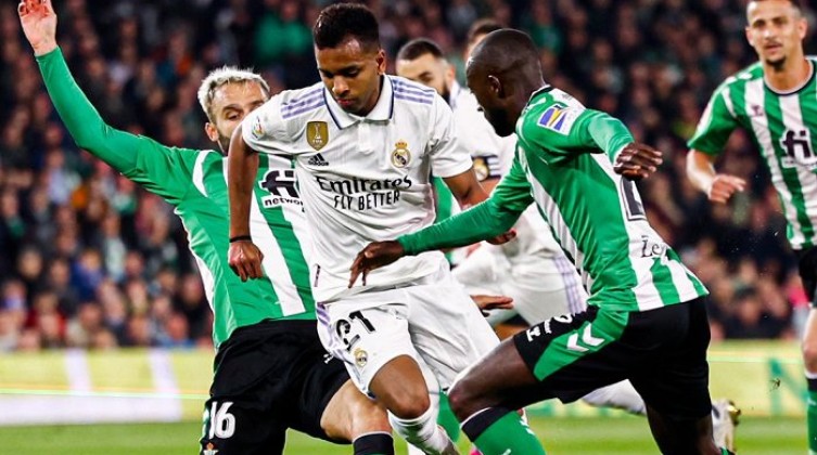 ريال مدريد يسقط أمام بيتيس في الدوري الإسباني