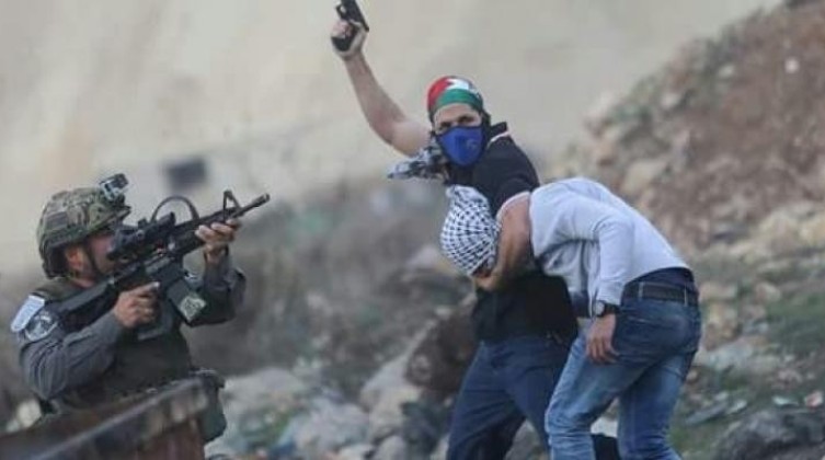 بالفيديو: قوة إسرائيلية خاصة تعتقل شابًا بعد إصابته في نابلس