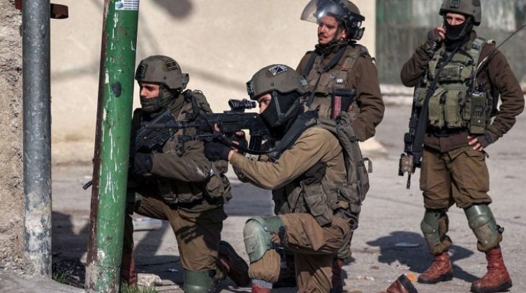 استشهاد 3 فلسطينيين واعتقال رابع عند حاجز صرة