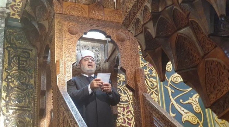 الاحتلال يبعد خطيب المسجد "الأقصى" لمدة أسبوع