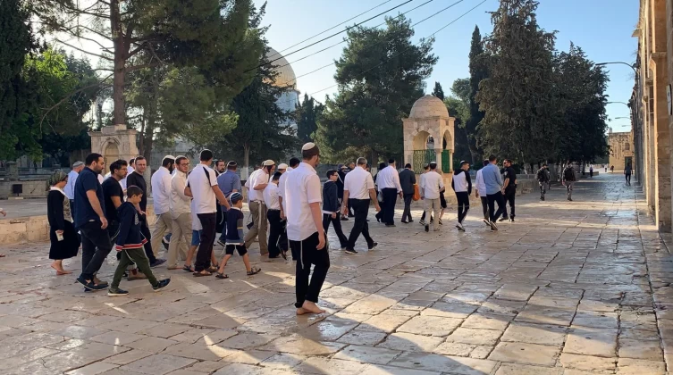 عشرات المستوطنين يقتحمون "الأقصى" بحماية شرطة الاحتلال
