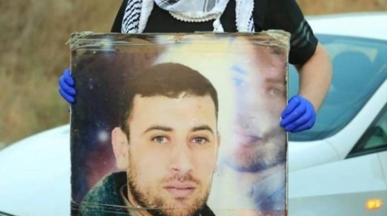 الاحتلال ينقل الأسير محمد نايفة من العزل الإنفرادي إلى سجن نفحة