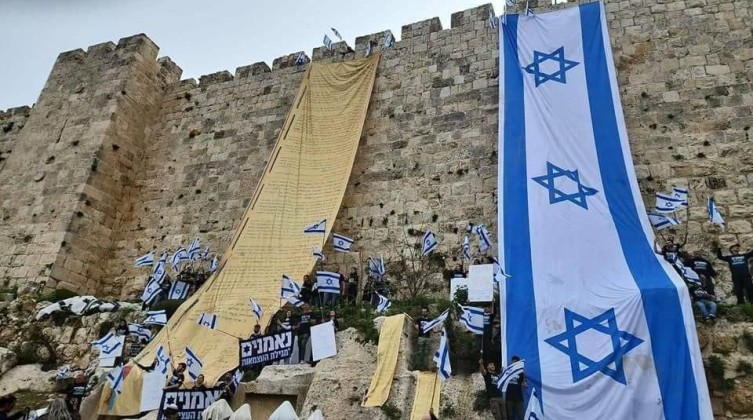بالفيديو: في أول أيام برمضان.. عشرات المستوطنين يقتحمون "الأقصى"