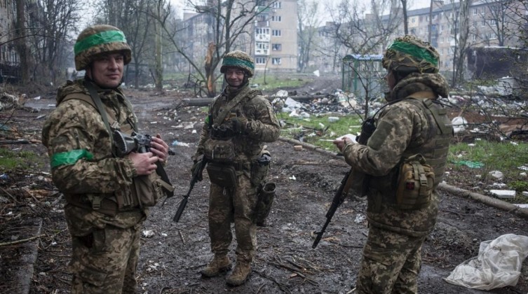 "أوكرانيا" تعلن سيطرتها على "طريق الحياة" في باخموت