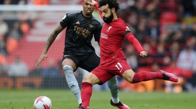 ليفربول يفرض التعادل على أرسنال ويشعل صراع الصدارة في الدوري الإنجليزي