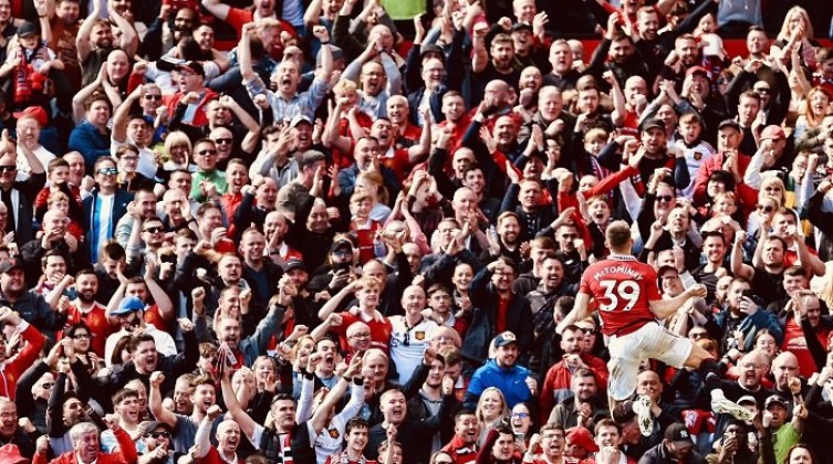 شاهد- مانشستر يونايتد يصعق إيفرتون بثنائية في الدوري الإنجليزي