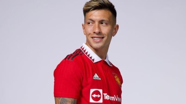 مانشستر يونايتد يحدد مدة غياب "مارتينيز" عن الملاعب