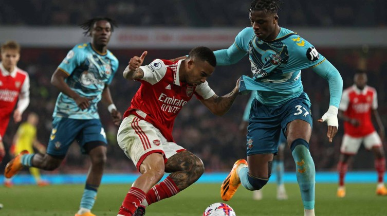 آرسنال يواصل نزيف النقاط في الدوري الإنجليزي