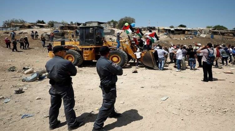 حكومة الاحتلال ستطلب إلغاء الالتماس المقدم لإخلاء الخان الأحمر