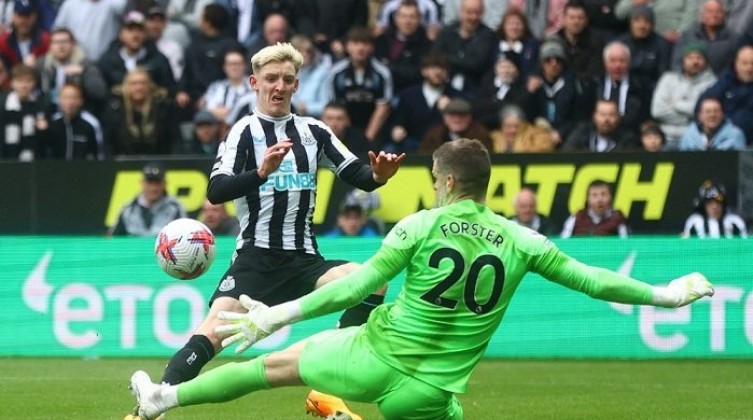 شاهد- نيوكاسل يكتسح توتنهام بسداسية في الدوري الإنجليزي