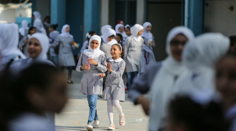 "الأونروا" تحدد موعد بدء الدوام الدراسي والعمل بالتوقيت الصيفي