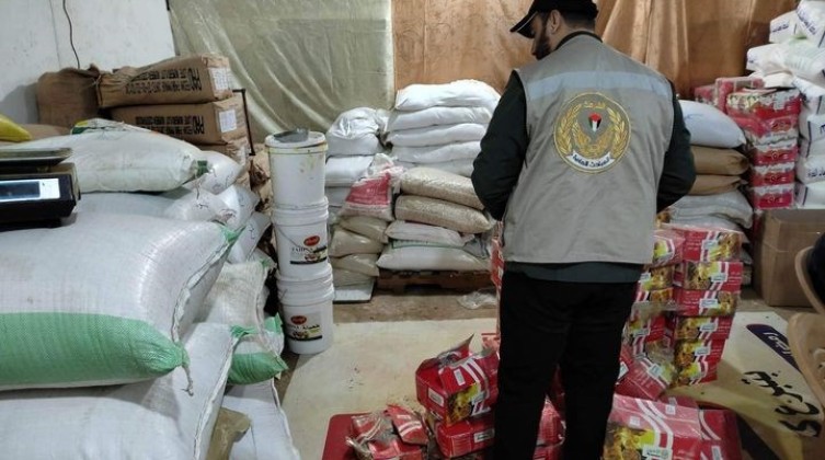 مباحث التموين  بغزة تضبط 21 طناً مواد غذائية مخالفة