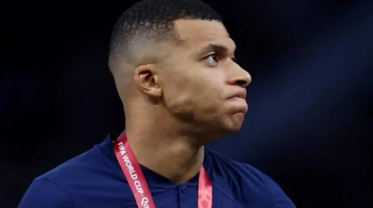 والدة مبابي تعلق على أزمته الأخيرة مع باريس سان جيرمان