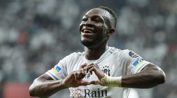 الأهلى يعيد التفاوض مع بشكتاش لضم موليكا