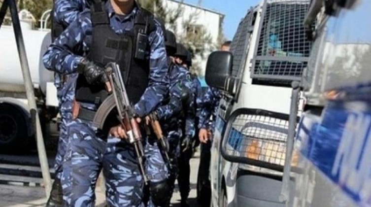 الشرطة في أريحا تعلن القبض على مشتبه فيه بتنفيذ عملية سطو