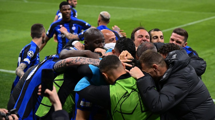 إنتر يتخطى بنفيكا ويضرب موعدًا مع ميلان في نصف نهائي دوري الأبطال