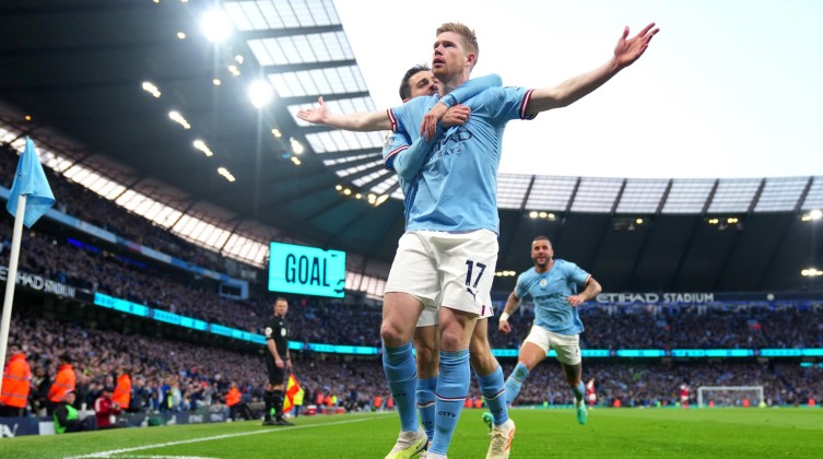 شاهد- مانشستر سيتي يسحق أرسنال برباعية في الدوري الإنجليزي