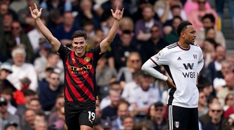 شاهد- مانشستر سيتي يهزم فولهام ويرتقي لصدارة الدوري الإنجليزي