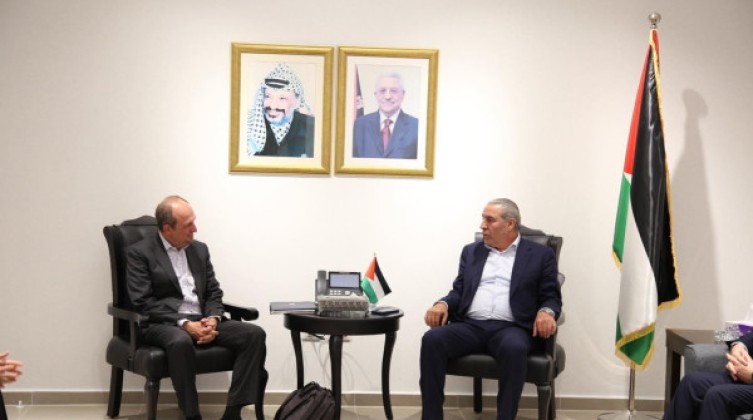 الشيخ يلتقي مع المبعوث الأميركي هادي عمرو في رام الله.. ماذا بحثا؟