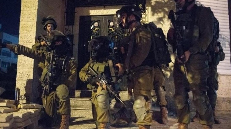 الاحتلال يشن حملة اعتقالات في الضفة والقدس