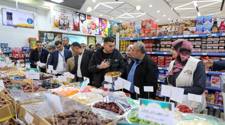 الاقتصاد بغزة: خطة لمراقبة المطاعم والمحلات خلال عيد الفطر