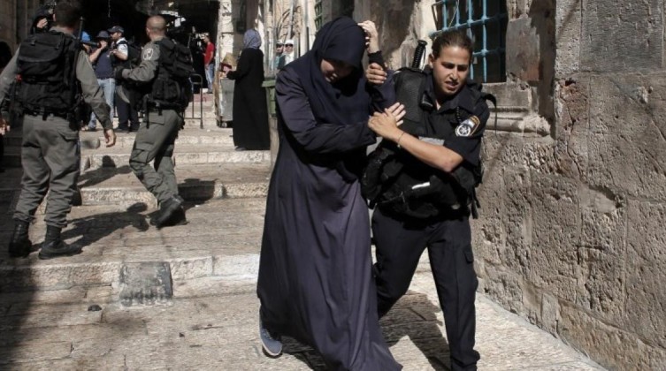 الاحتلال يعتقل فتاة بزعم محاولتها تنفيذ عملية طعن في القدس
