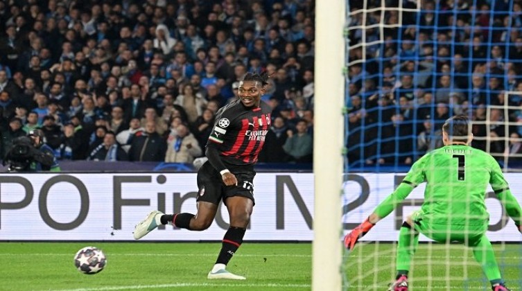 شاهد- ميلان يفلت من كمين نابولي ويتأهل لنصف نهائي دوري أبطال أوروبا