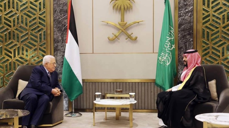 تفاصيل لقاء الرئيس عباس مع ولي العهد السعودي في جدة
