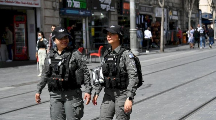 الاحتلال يعتقل مواطناً من غزة بتهمة تحويل ملايين الدولارات للمقاومة