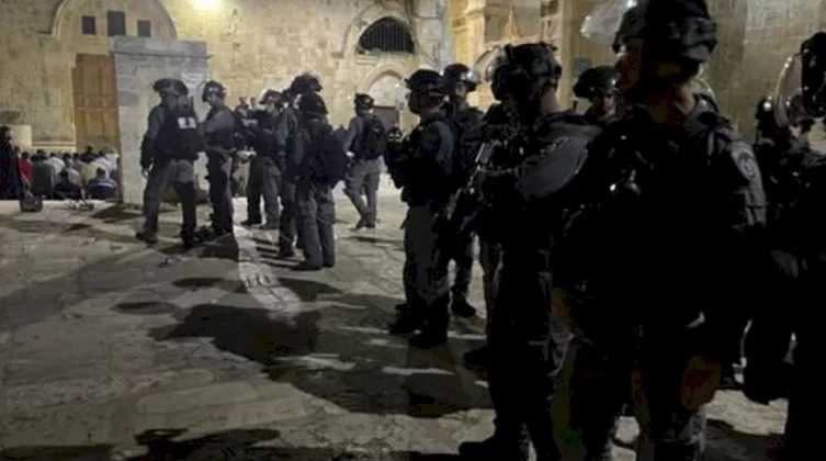 الاحتلال-يقتحم-باحات-الأقصى-ويعتدي-على-المصلين-1680644739.jpg