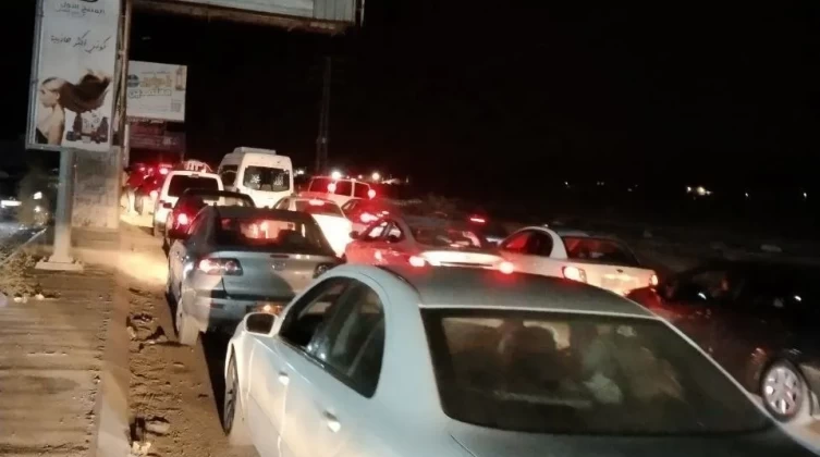 إصابات بالاختناق جراء استهداف الاحتلال العالقين عند مدخل أريحا الجنوبي