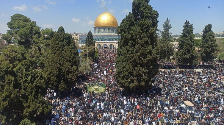 250 ألف مصلٍ أدوا الجمعة الأخيرة من رمضان في المسجد الأقصى