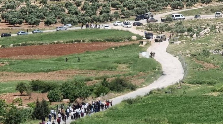 مستوطنون يقتحمون قرية المغير شمال رام الله
