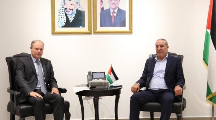 تفاصيل لقاء الشيخ مع القنصل الفرنسي في رام الله