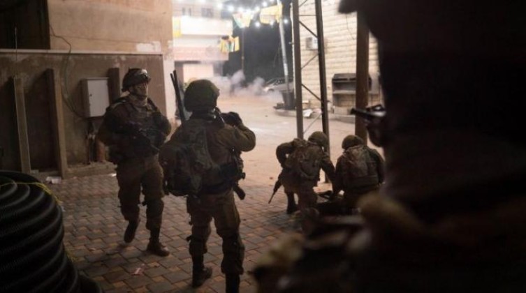 قوات الاحتلال تشن حملة اعتقالات في الضفة والقدس