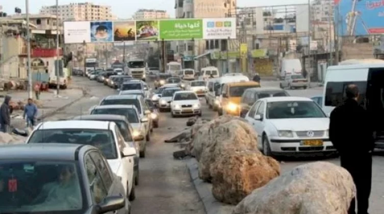 الاحتلال يعتقل شابة على حاجز عسكري شمال القدس