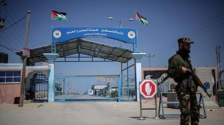 3 أسرى محررين من سجون يصلون إلى غزة