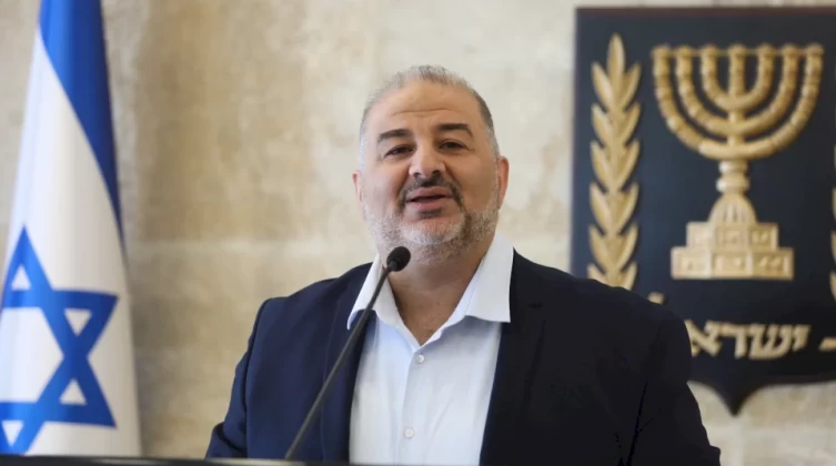 قناة عبرية: منصور عباس يشن هجومًا على حركة حماس