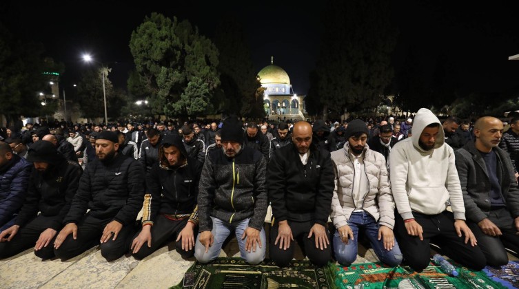 20 ألف مصلٍّ أدّوا صلاتي العشاء والتراويح في المسجد الأقصى