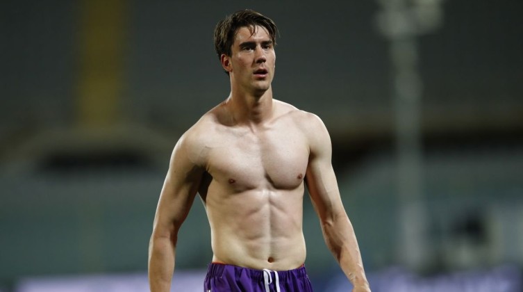 نيوكاسل يقترب من ضم مهاجم يوفنتوس