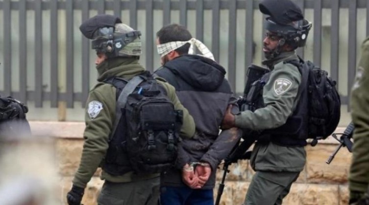 الاحتلال يعتقل شابين من القدس