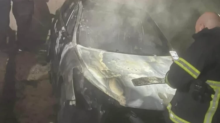 بالفيديو: مجهولون يحرقون مركبة لعضو مجلس بلدية نابلس