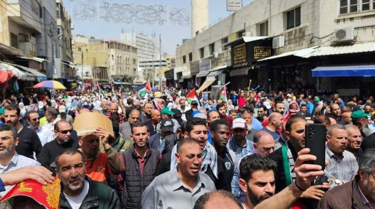 عشرات الأردنيين يخرجون في مسيرة نصرةً للمسجد الأقصى
